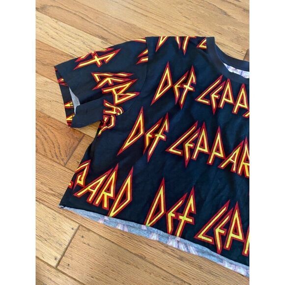 Def Leppard Women's Cropped cotton T-Shirt With Bold Graphic Print size XL - Picture 2 of 9